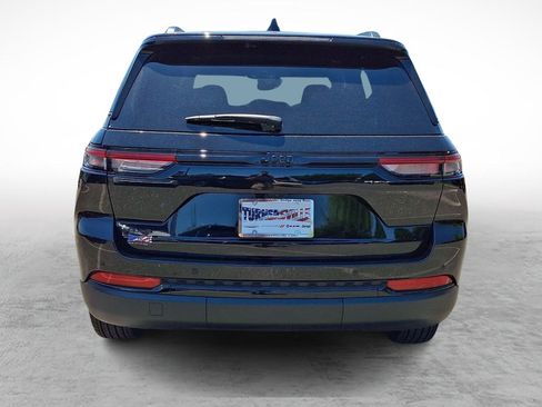 Certified 2025 Jeep Grand Cherokee Altitude AWD/4WD image 4