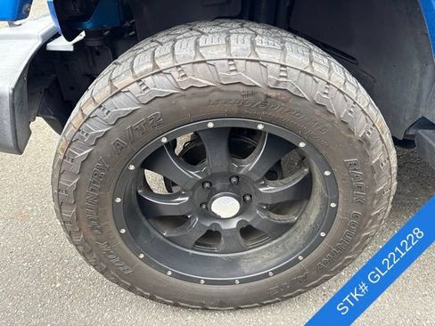Used 2016 Jeep Wrangler Unlimited Sahara AWD/4WD image 4