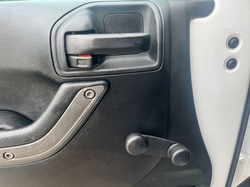 Used 2018 Jeep Wrangler Unlimited Sport w/ Connectivity Group image 12