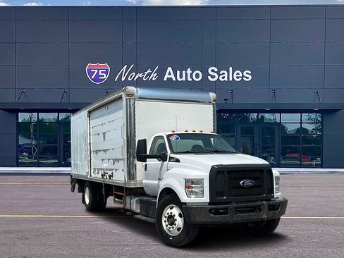 Used 2017 Ford F650 2WD Regular Cab Super Duty image 1