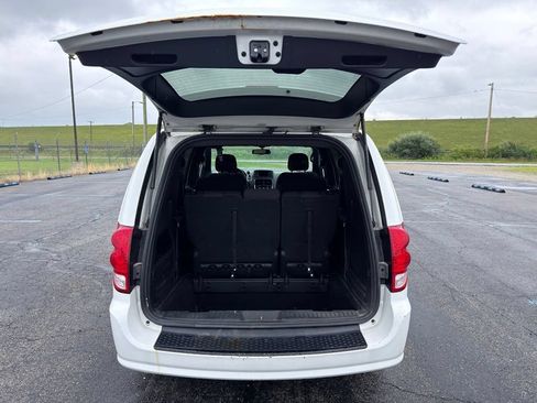 Used 2017 Dodge Grand Caravan SE FWD image 23
