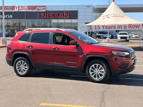 Used 2020 Jeep Cherokee Latitude w/ Cold Weather Group AWD/4WD image 6