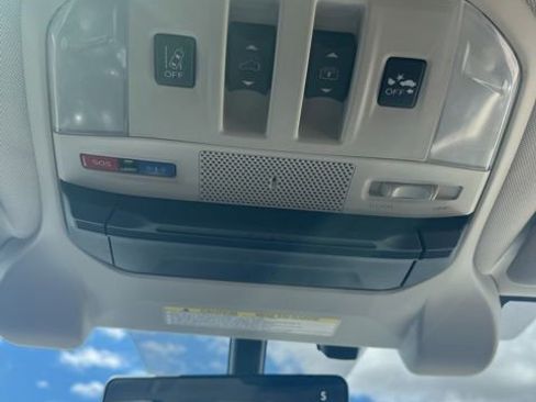 Used 2022 Subaru Ascent Touring AWD/4WD image 57