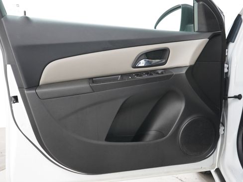 Used 2013 Chevrolet Cruze LS FWD image 19