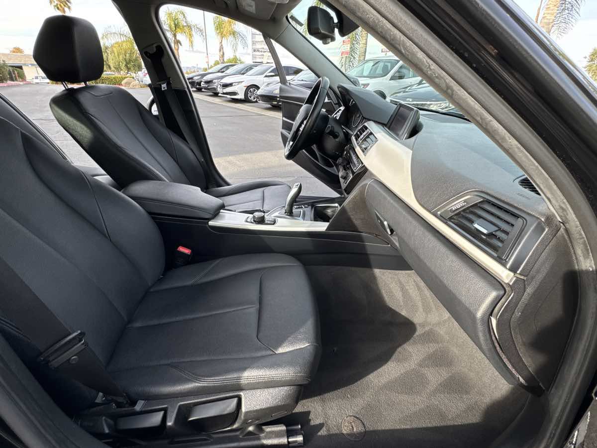Used 2018 BMW 320i Sedan RWD image 20