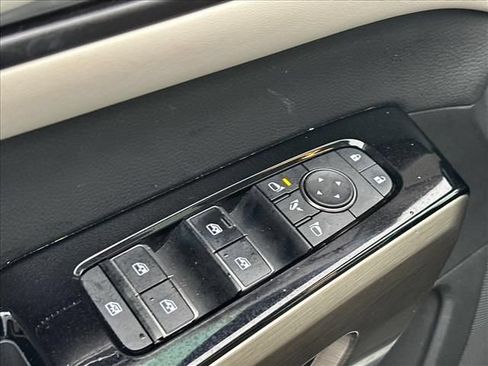 Used 2022 Nissan Pathfinder Platinum w/ Cargo Package FWD image 21
