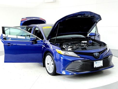 Used 2018 Toyota Camry XLE w/ Audio Package FWD image 9