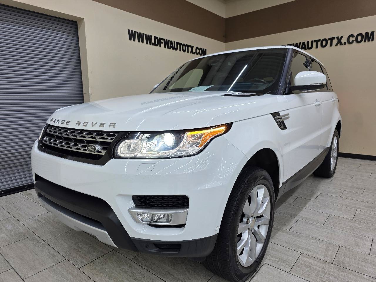 Used 2015 Land Rover Range Rover Sport HSE AWD/4WD image 2