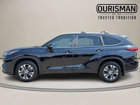 Used 2023 Toyota Highlander XLE AWD/4WD image 3