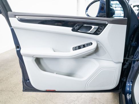 Used 2016 Porsche Macan S image 16