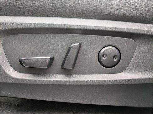 Used 2024 Nissan Pathfinder SL w/ Black Appearance Package image 21