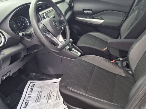 Used 2019 Nissan Kicks SV FWD image 9