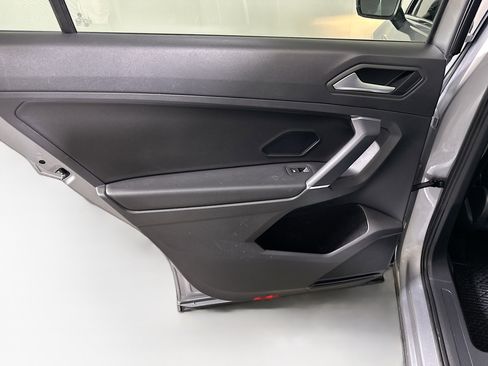 Used 2020 Volkswagen Tiguan SE AWD/4WD image 25