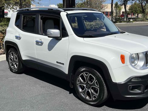 Used 2017 Jeep Renegade Limited FWD image 34