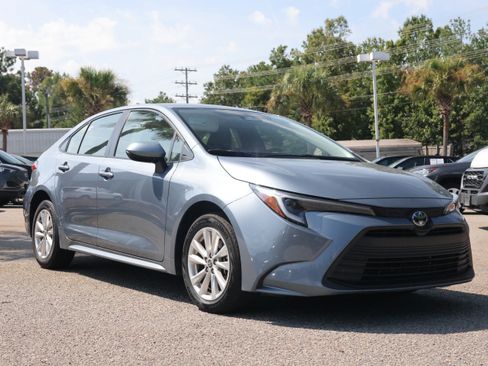 Used 2024 Toyota Corolla LE w/ LE Convenience Package FWD image 7