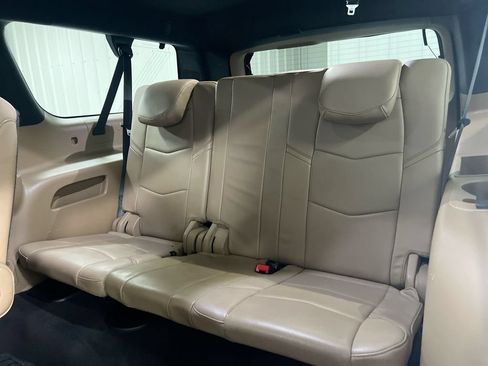 Used 2019 Cadillac Escalade ESV Platinum AWD/4WD image 25