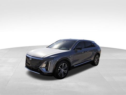New 2025 Cadillac Lyriq Luxury image 2