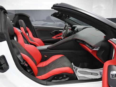 Used 2023 Chevrolet Corvette Stingray Premium Conv w/ Z51 Performance Package image 24