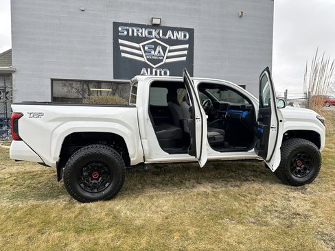 Used 2024 Toyota Tacoma TRD Sport image 27