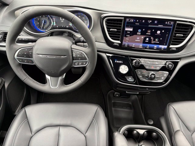 New 2027 Chrysler Pacifica Select FWD image 3