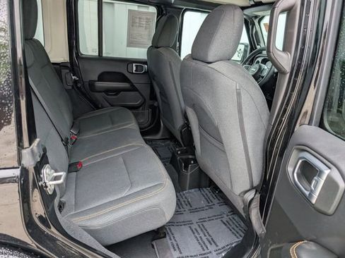 Used 2025 Jeep Wrangler Unlimited Sahara AWD/4WD image 27