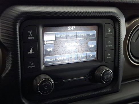 Used 2018 Jeep Wrangler Sport S image 14