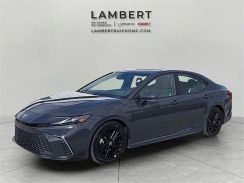 Used 2025 Toyota Camry SE image 1