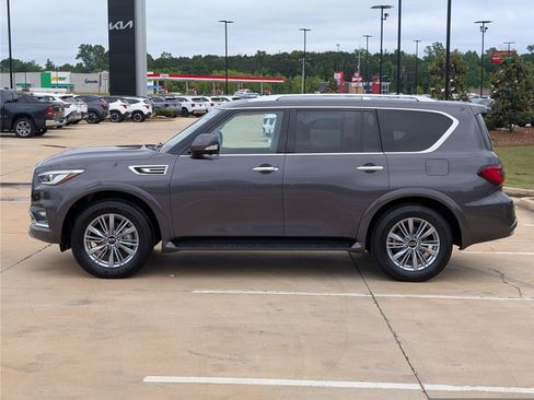Used 2024 INFINITI QX80 Luxe RWD image 2