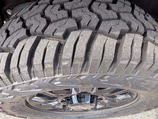 Used 2024 GMC Sierra 2500 AT4 w/ Technology Package AWD/4WD image 28
