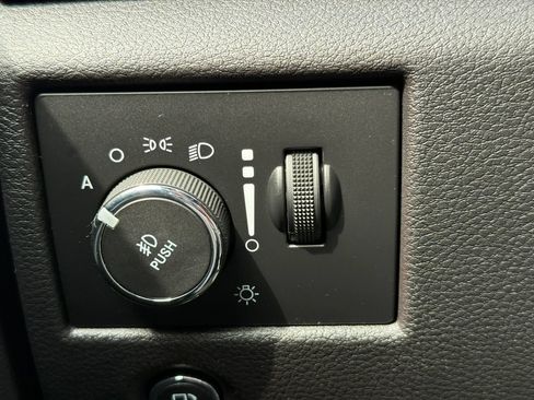 Used 2019 Jeep Grand Cherokee Laredo AWD/4WD image 25