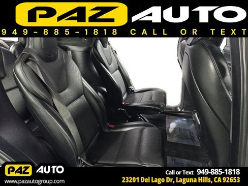 Used 2022 Tesla Model X image 25