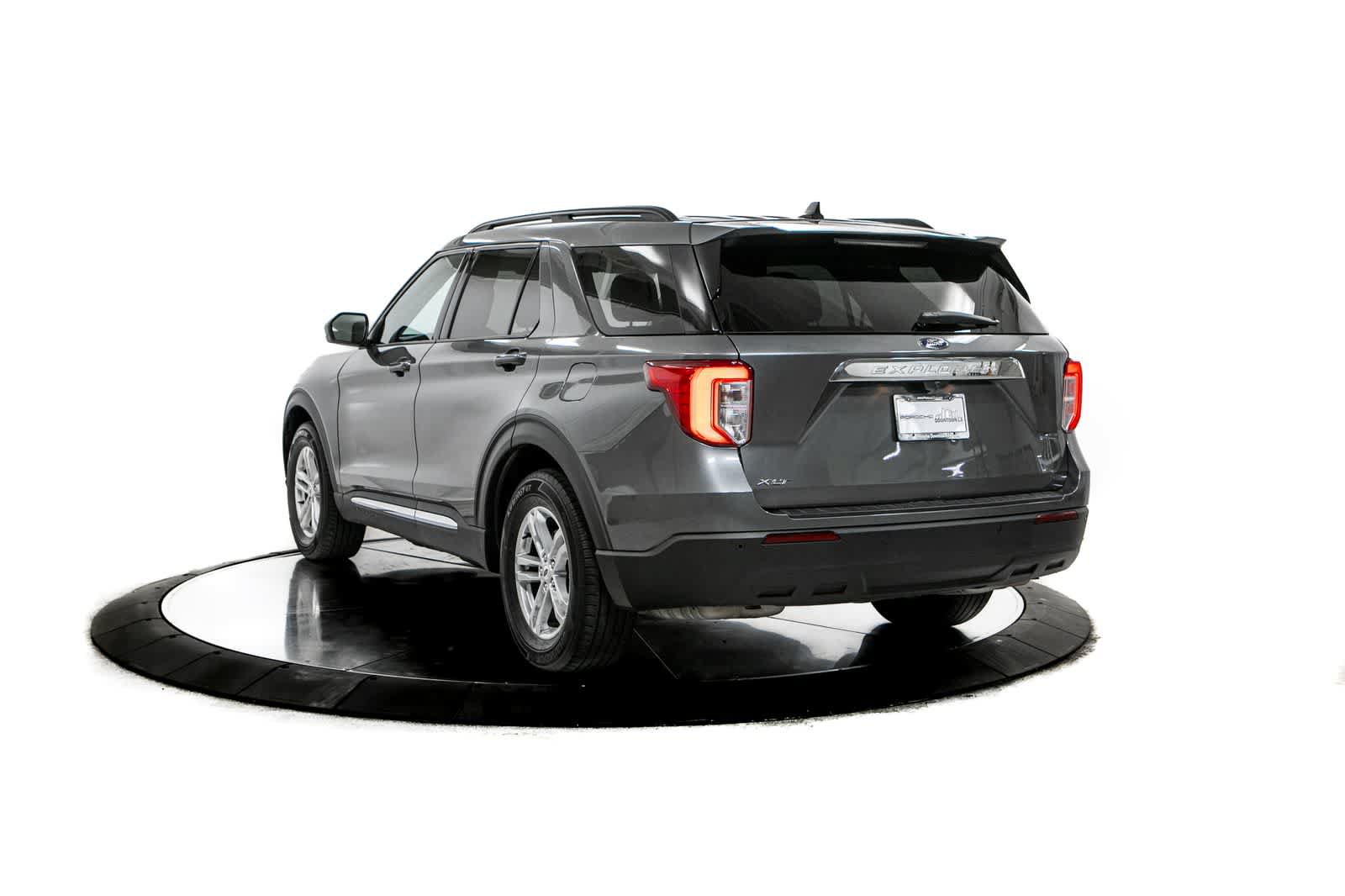 Used 2023 Ford Explorer XLT RWD image 3