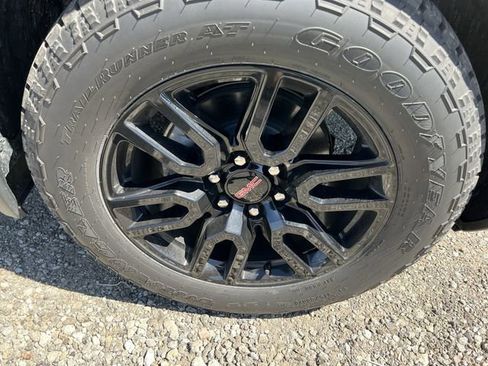 Used 2023 GMC Sierra 1500 Elevation image 10