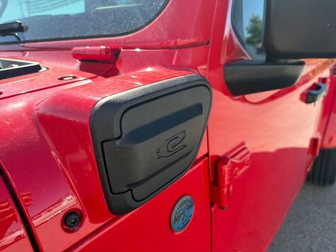 Used 2025 Jeep Wrangler Unlimited Sahara w/ Safety Group AWD/4WD image 22