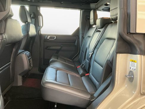 Used 2025 Ford Bronco Outer Banks AWD/4WD image 16