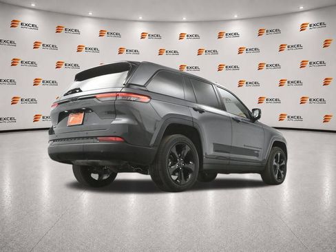 Used 2022 Jeep Grand Cherokee Altitude AWD/4WD image 39