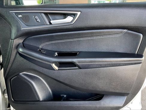 Used 2019 Ford Edge Titanium AWD/4WD image 23