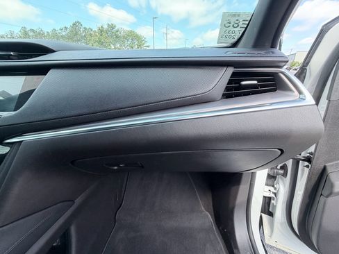 Used 2023 Cadillac XT5 Luxury FWD image 18