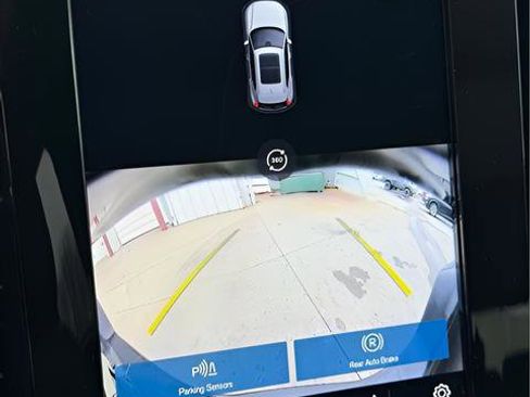 Used 2024 Volvo XC40 B5 Plus image 19