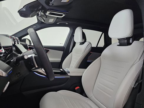 Certified 2025 Mercedes-Benz GLC 300 4MATIC image 8