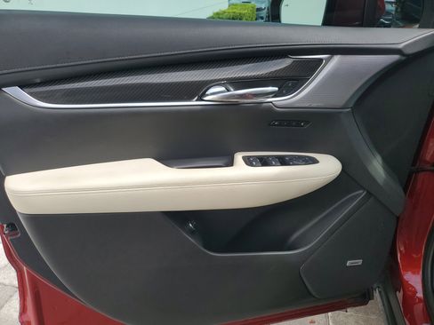 Used 2024 Cadillac XT6 Sport w/ Technology Package AWD/4WD image 10
