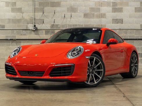 Used 2018 Porsche 911 Carrera RWD image 3