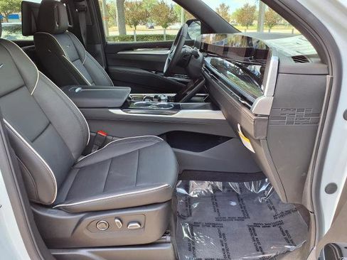 New 2026 Cadillac Escalade ESV Sport w/ Touring Package AWD/4WD image 9