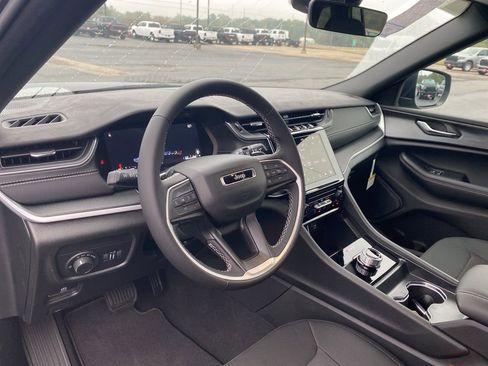 New 2025 Jeep Grand Cherokee Laredo X image 13