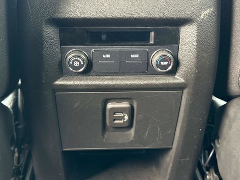 Used 2020 Chevrolet Traverse LT image 20