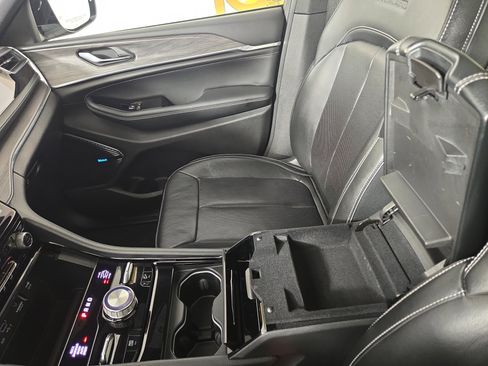 Certified 2023 Jeep Grand Cherokee Overland image 32