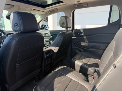 Used 2020 GMC Acadia Denali w/ Technology Package AWD/4WD image 17
