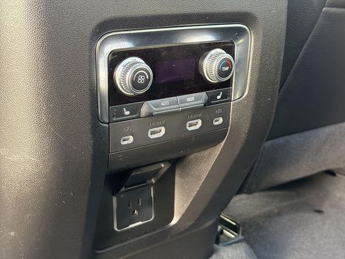 Used 2024 GMC Yukon Denali w/ Advanced Technology Package AWD/4WD image 43