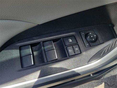 Used 2022 Toyota RAV4 XLE image 13