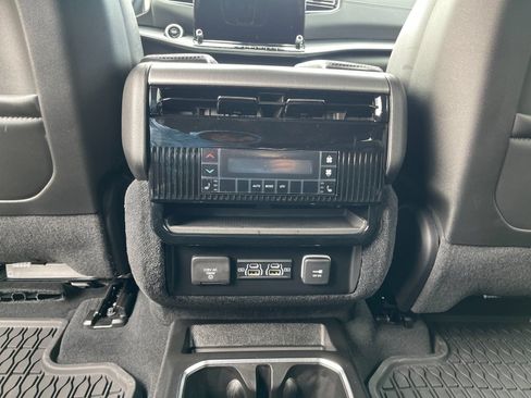 Used 2026 Jeep Grand Wagoneer Limited AWD/4WD image 14